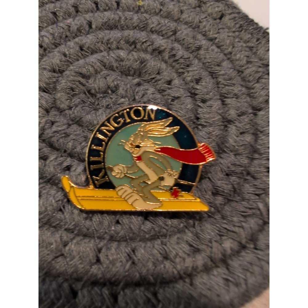 KILLINGTON‎ BUGS BUNNY Ski Pin Badge VERMONT Skiing Resort Souvenir Travel Lapel